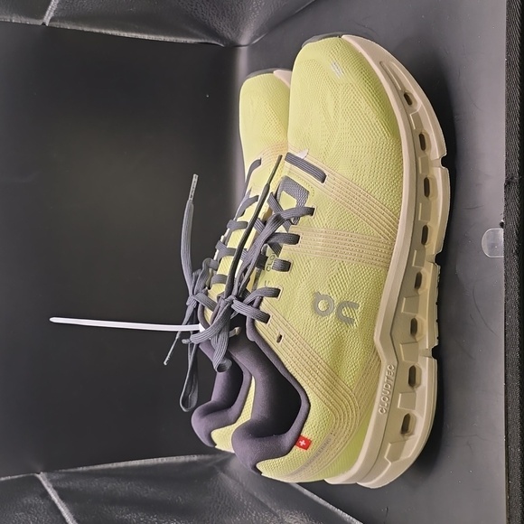 New On Running Cloudgo Color Lime Athletic Shoes Size 9.5 - Picture 2 of 5